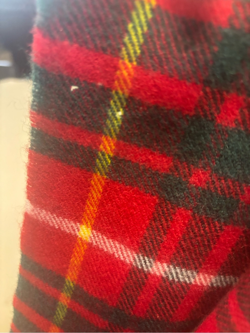 Ingles Buchan 100% Lambswool Tartan Scarf 12 X 62” Scotland Fringe Red Holiday - Picture 13 of 13